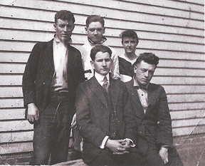 picture of Folsomville graduating class of 1918